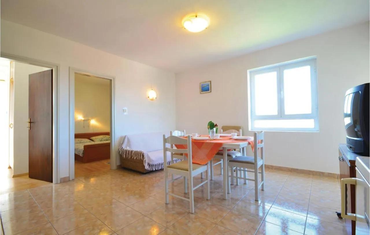 2 Bedroom Cozy Apartment In Kukljica Croatia