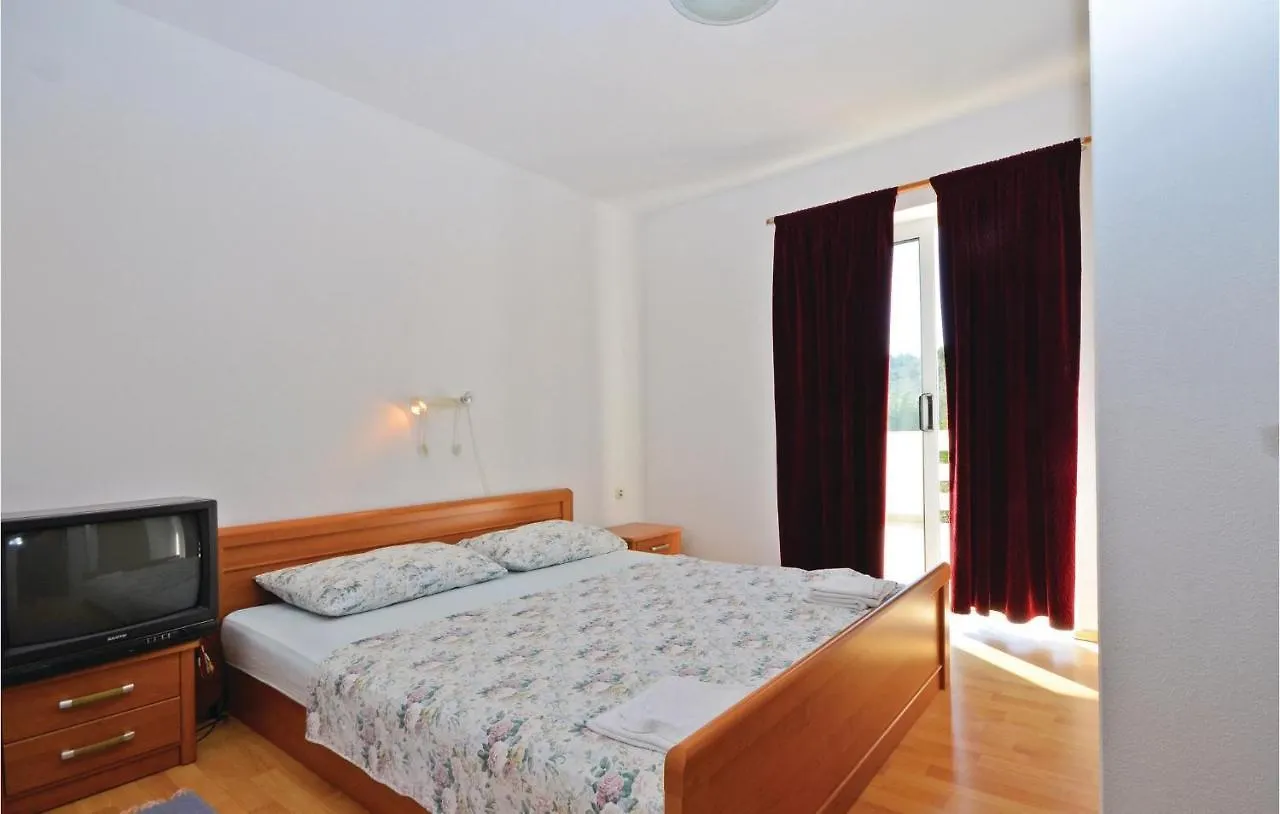 2 Bedroom Cozy Apartment In Kukljica