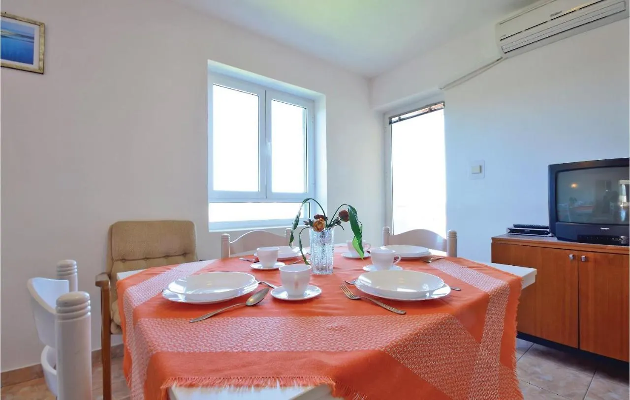 2 Bedroom Cozy Apartment In Kukljica