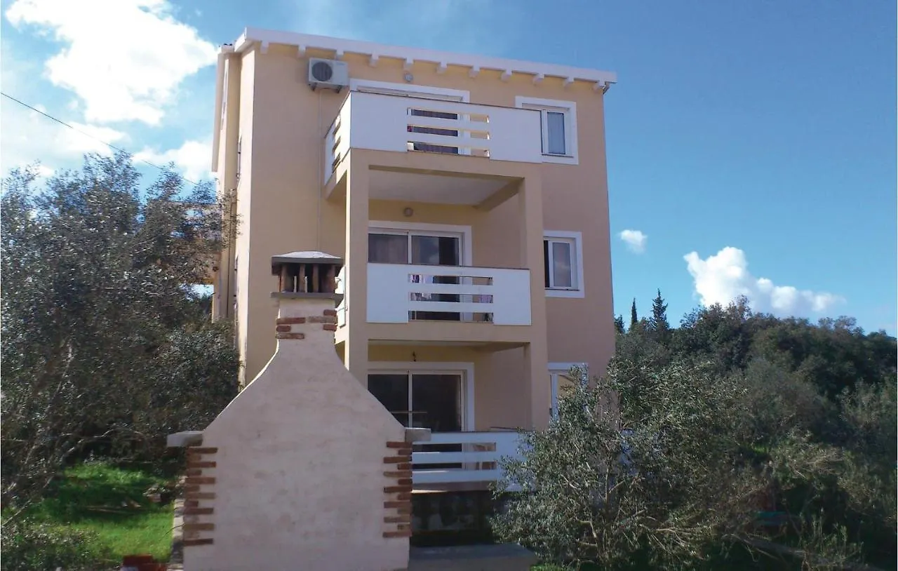 2 Bedroom Cozy Apartment In Kukljica